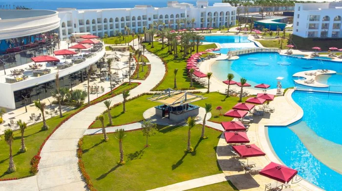 Корпуса и бассейн Rixos Radamis Sharm El Sheikh
