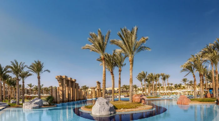Бассейн и территория отеля Rixos Premium Seagate в Шарм-эль-Шейхе